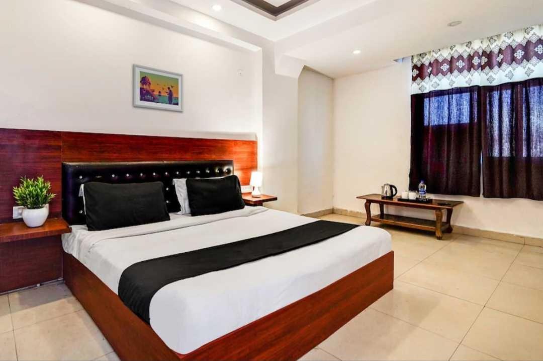 Hotel O Anshu B&B New Delhi Luaran gambar
